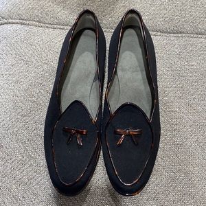 Beautiful black flats. Very little wear on them.